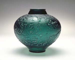 "آراس" ، إناء أخضر زمردي ، 1924 (زجاج)